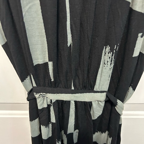 Black and Green Dress - Picture 2 of 5